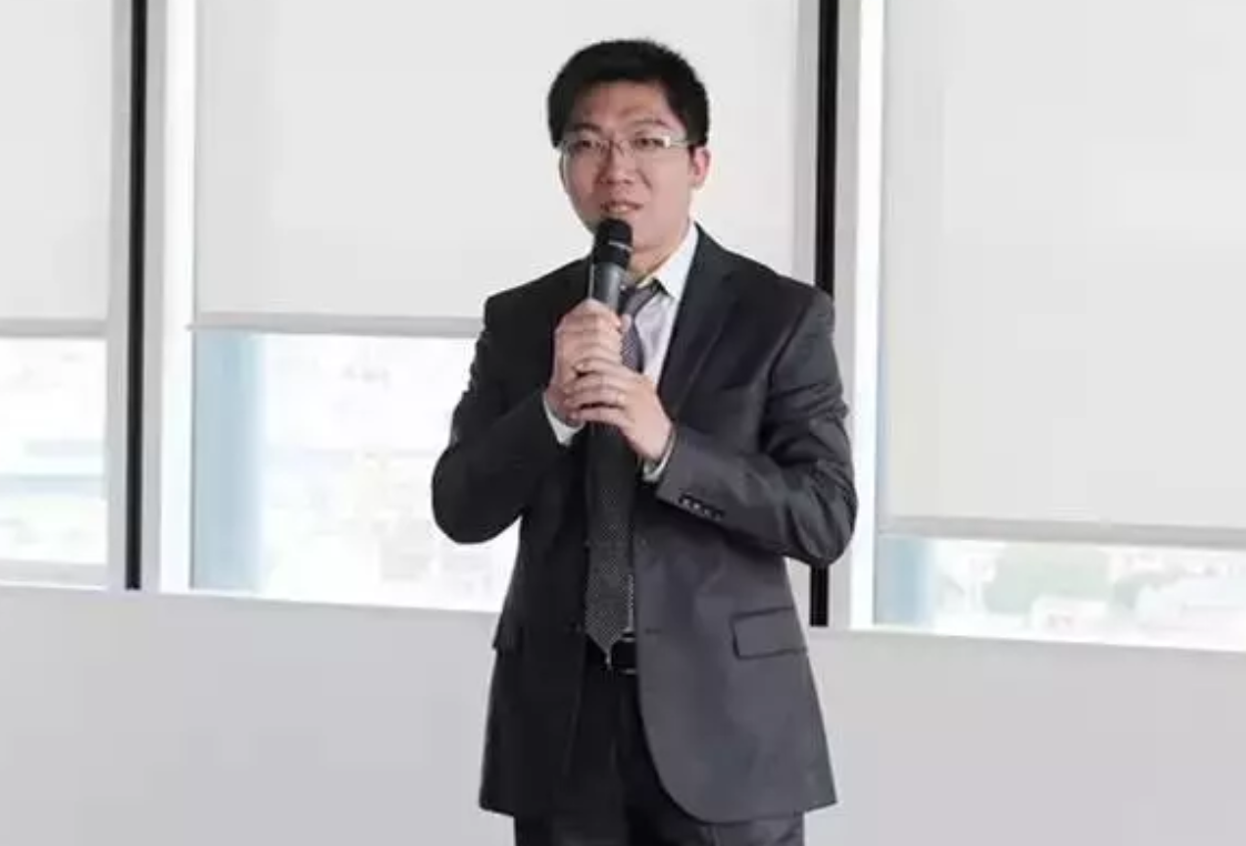 李正 法国信息科学与工程协会会长；曾任全法学联主席 .png