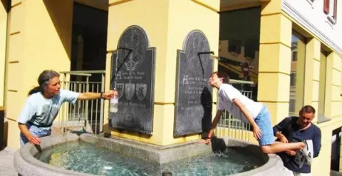 1532069711384082s1xZ.jpg 接水.jpg