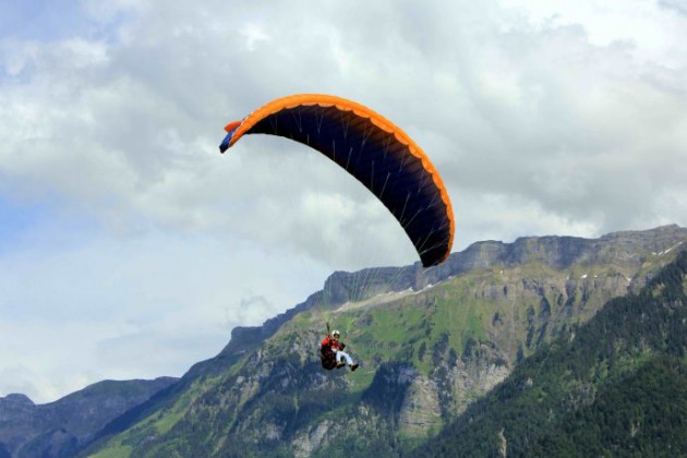 1534236677422549vRET.jpg 滑翔伞.jpg