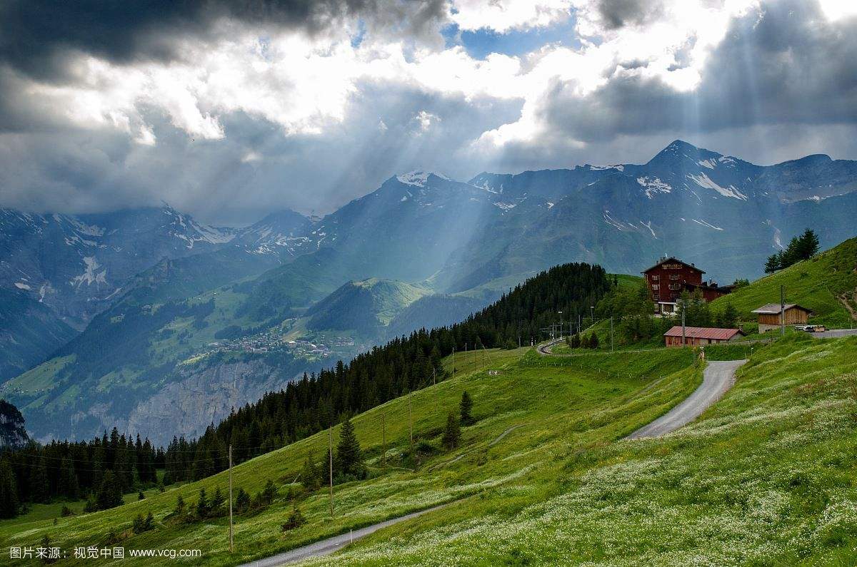 1534236802598409ecJU.jpg 因特拉肯5.jpg