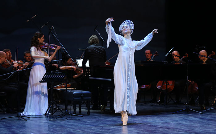 1576487478564004wI1K.jpg 莫斯科大剧院首席芭蕾舞演员叶卡捷琳娜·希普利娜献上芭蕾独舞《天鹅湖》.jpg